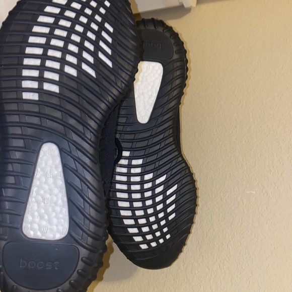 Yeezy Boost 350 V2 Onyx Mens 12 - Picture 8 of 12